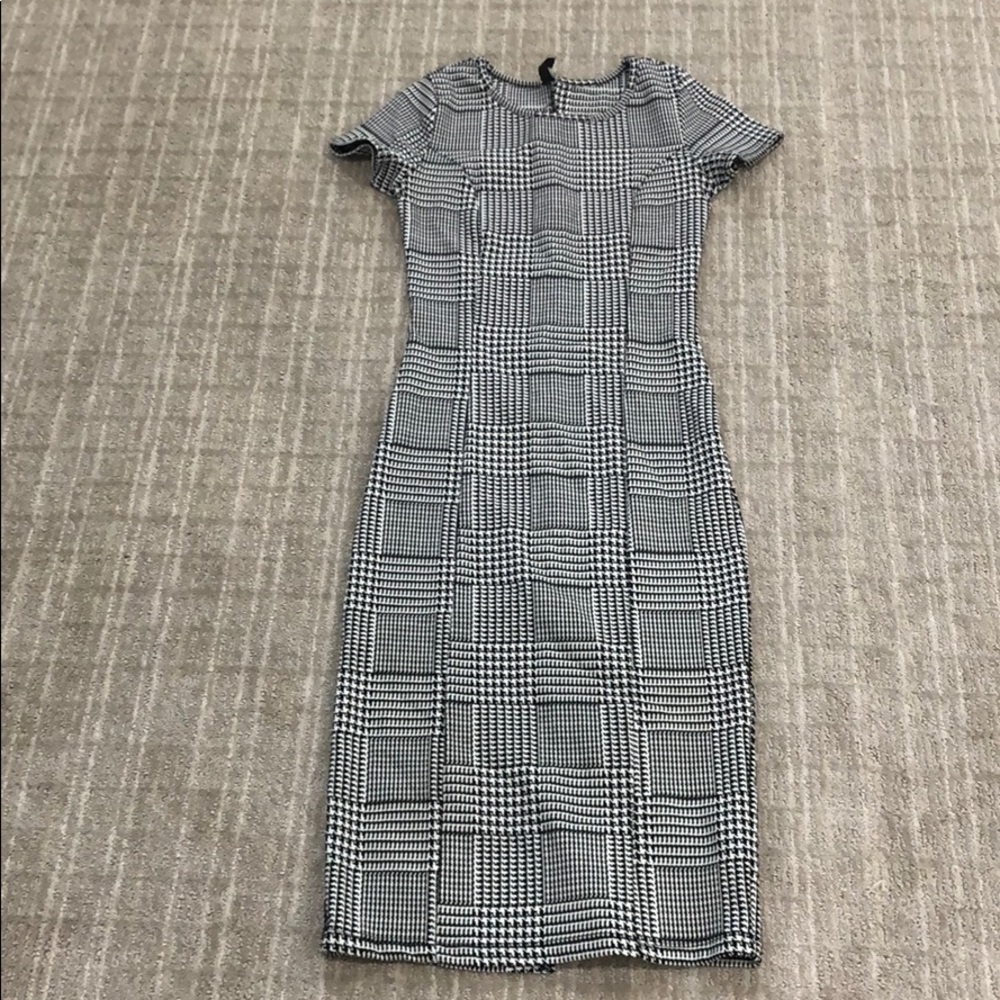 Houndstooth fitted stretch dress. Size small